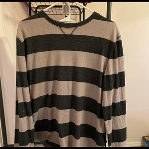 Men’s gray and black pacsun shirt